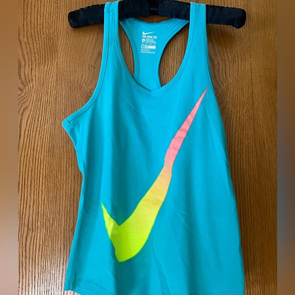 NIKE The Nike Tee Athletic Cut Dri-Fit shirt - Picture 1 of 3